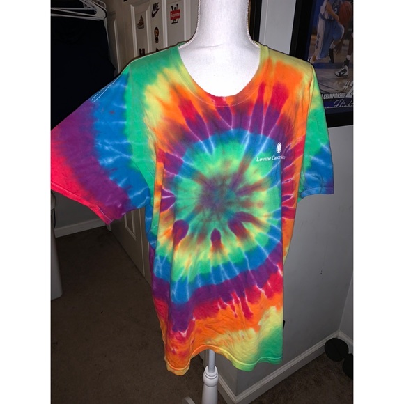 Tye Dye Levine Cancer Institute Short Sleeve 💜 - Picture 4 of 8